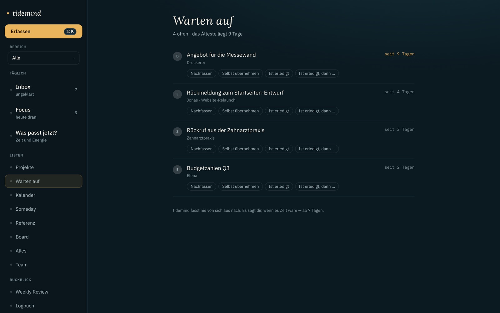 Warten auf. Bei wem und seit wann an jeder Zeile. Über der Frist trägt die Zeile einen Entwurf; du liest ihn, änderst ihn und schickst ihn selbst.